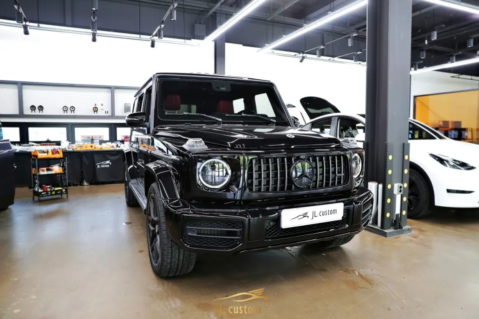 Mercedes-Benz G-Wagonのドライブレコーダー取付事例 写真
