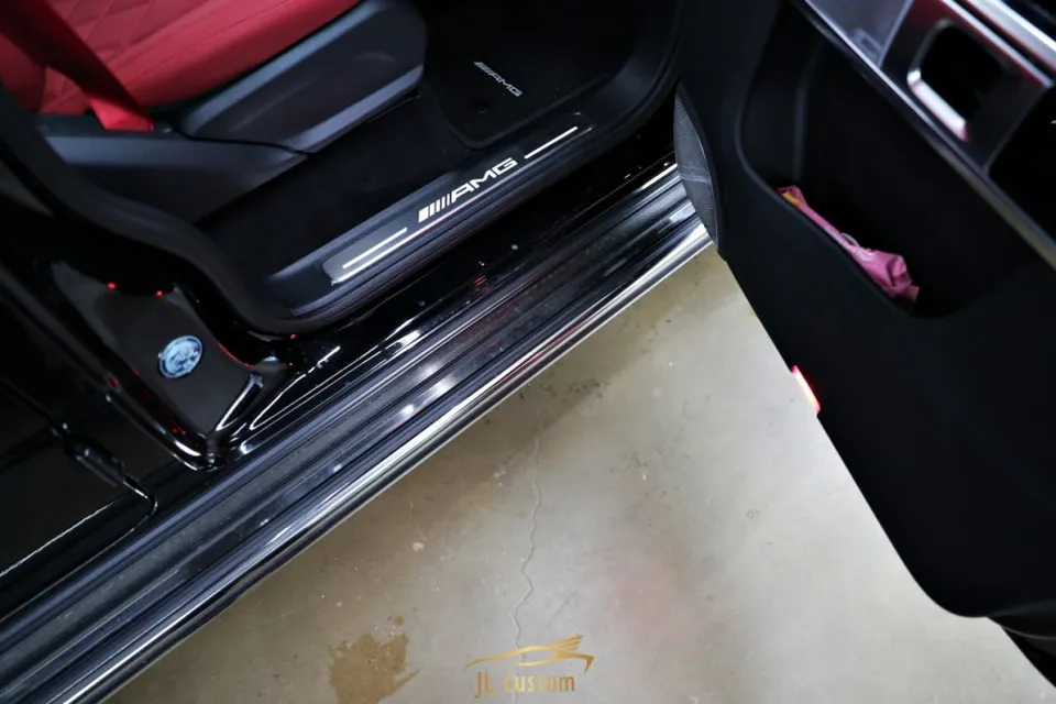 Mercedes-Benz G-Wagonのドライブレコーダー取付事例 施工写真 3
