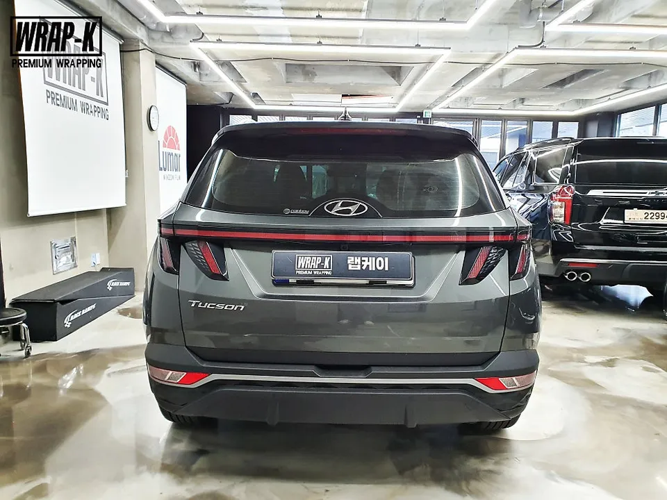 Hyundai Tucsonのカーラッピング事例|費用目安・仕上がり 施工写真 2-1