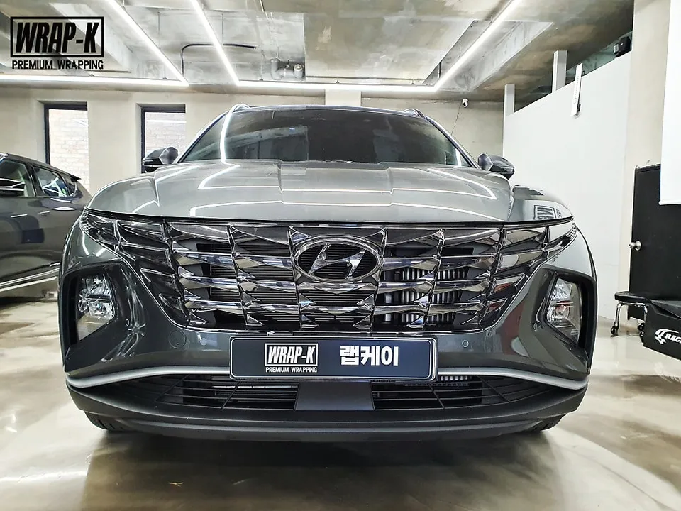 Hyundai Tucsonのカーラッピング事例|費用目安・仕上がり 施工写真 3-1