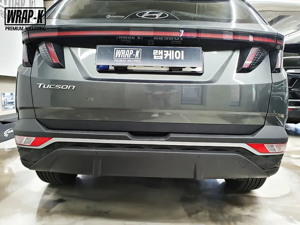 Hyundai Tucsonのカーラッピング事例|費用目安・仕上がり 施工写真 4-1