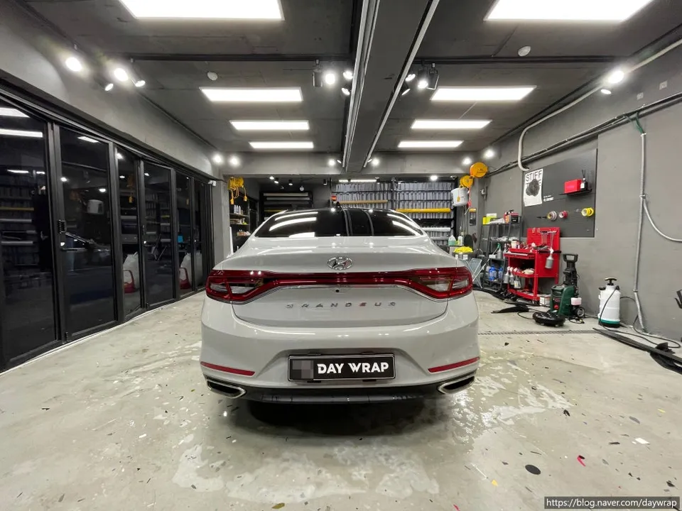 Hyundai Grandeur IGのカーラッピング事例|費用目安・仕上がり 施工写真 3-1