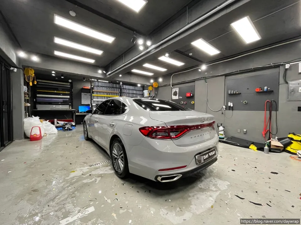 Hyundai Grandeur IGのカーラッピング事例|費用目安・仕上がり 施工写真 1-2