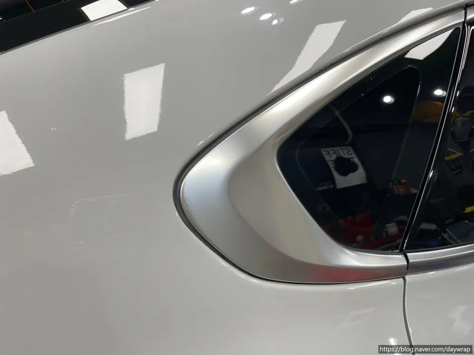 Hyundai Grandeur IGのカーラッピング事例|費用目安・仕上がり 施工写真 3-2