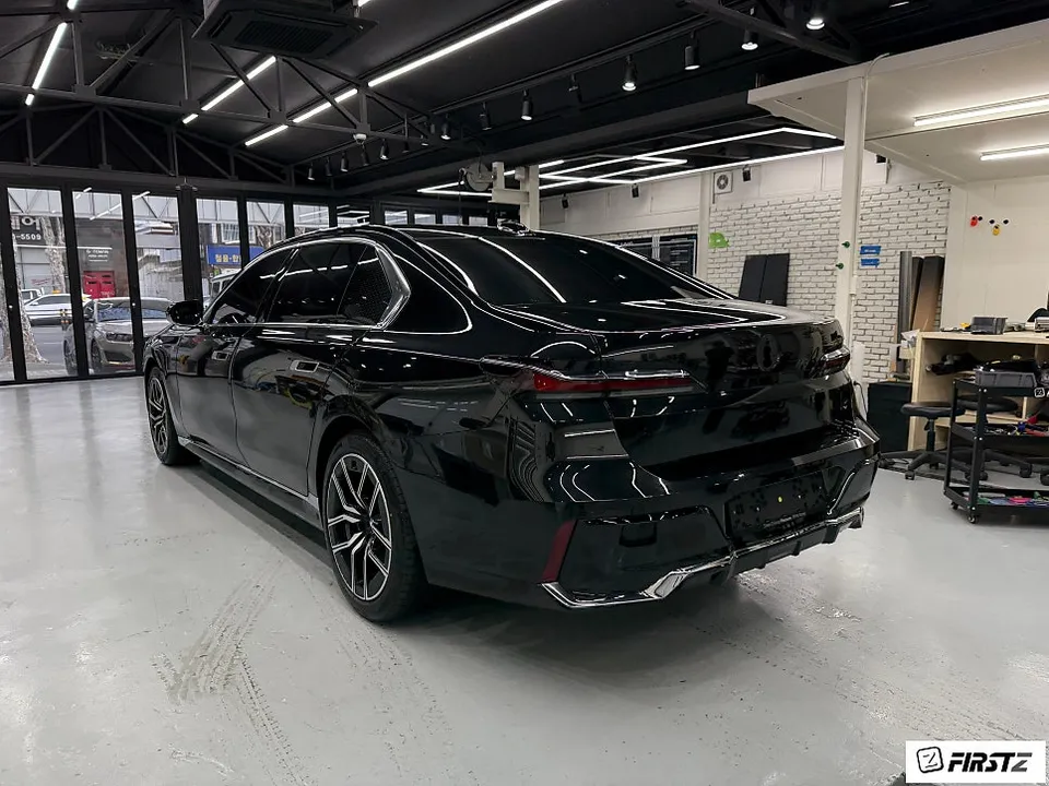 BMW 7 Seriesのカーラッピング事例 施工写真 2-2