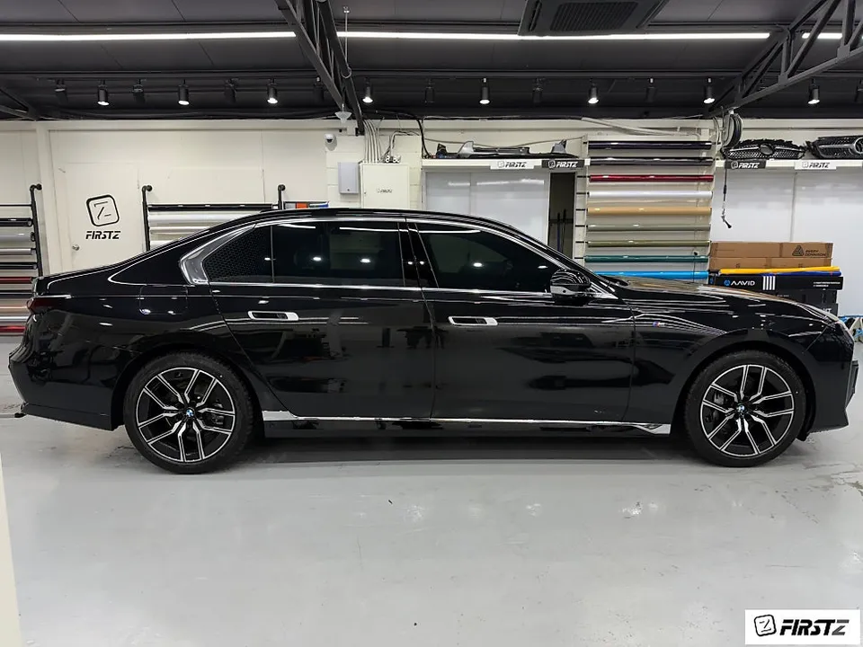 BMW 7 Seriesのカーラッピング事例 施工写真 3-2