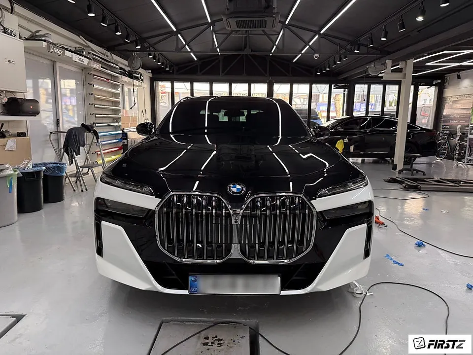 BMW 7 Seriesのカーラッピング事例 施工写真 4-2