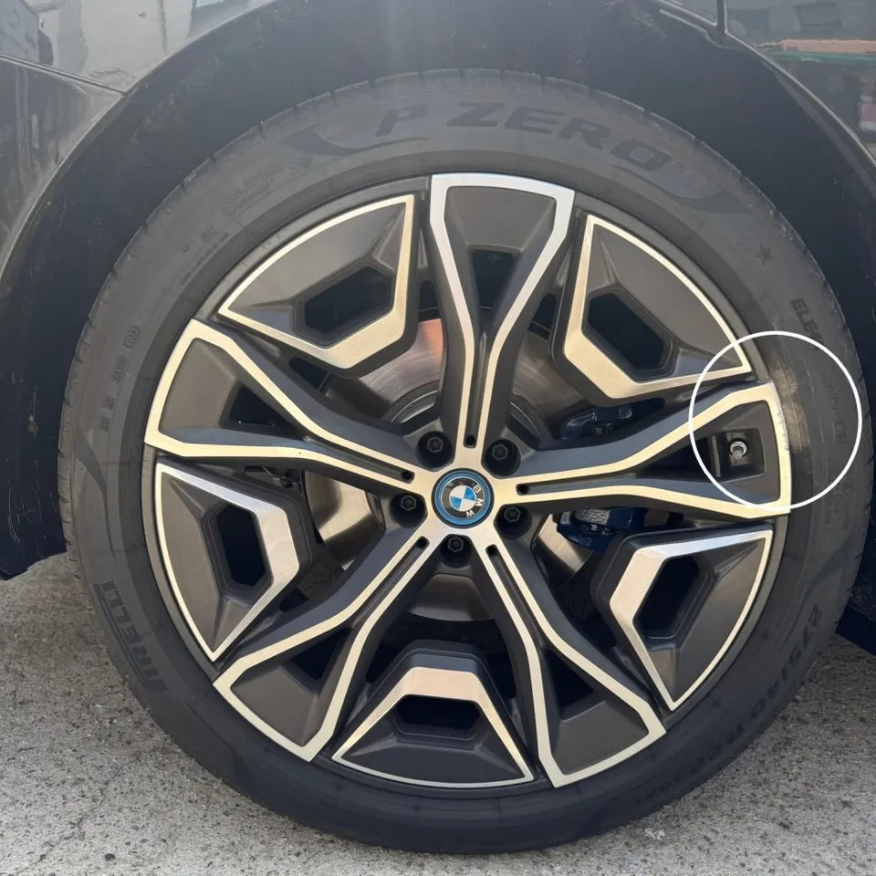 BMW iX M60 wheel repair - BMW iX M60 Wheel Repair Review — Matte Finish Curb Rash Restored photo 3