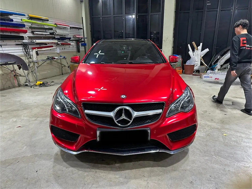 Mercedes-Benz Eクラスクーペのカーラッピング事例｜費用目安・仕上がり 施工写真 2-1