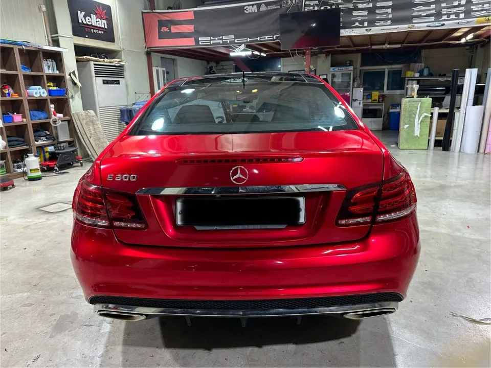 Mercedes-Benz Eクラスクーペのカーラッピング事例｜費用目安・仕上がり 施工写真 3-1