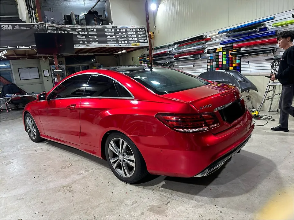 Mercedes-Benz Eクラスクーペのカーラッピング事例｜費用目安・仕上がり 施工写真 3-2
