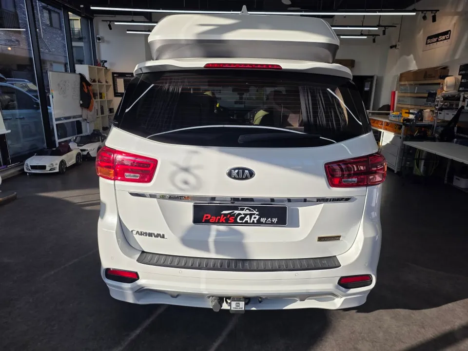 Kia Carnival YPのカーフィルム施工事例 施工写真 2