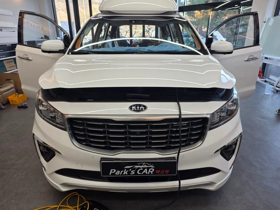 Kia Carnival YPのカーフィルム施工事例 施工写真 6