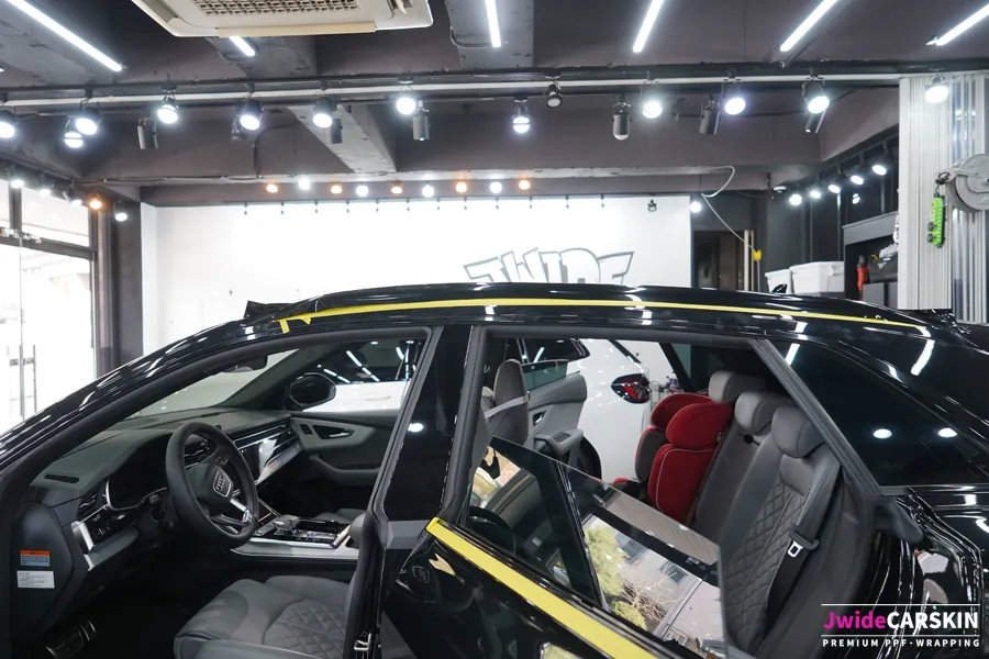 Audi Q8のカーラッピング事例｜クローム除去と部分ラッピング 施工写真 3-3