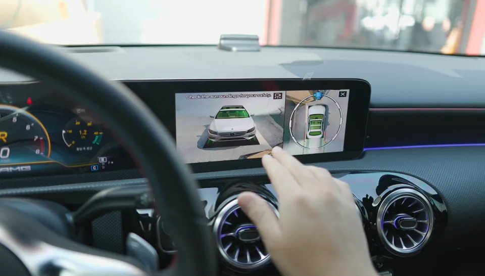Mercedes-Benz A45 AMG W177 around view - Mercedes-Benz A45 AMG Around View Monitor Review: OEM vs. Afterma photo 3
