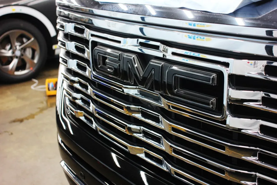 GMC Sierraのカーフィルム施工事例|熱遮断効果と費用目安 施工写真 2-1