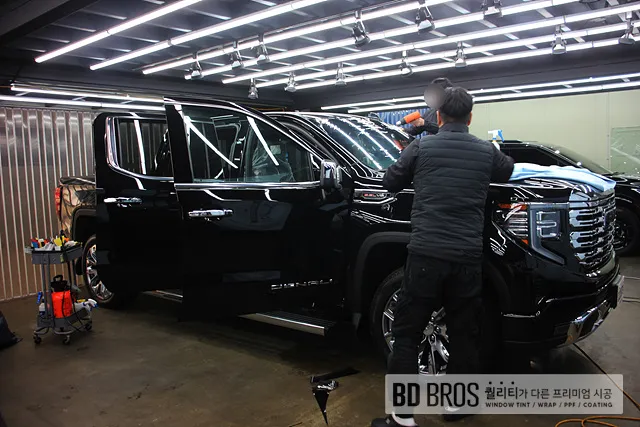 GMC Sierraのカーフィルム施工事例|熱遮断効果と費用目安 施工写真 3-1