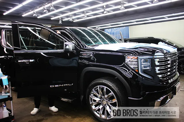 GMC Sierraのカーフィルム施工事例|熱遮断効果と費用目安 施工写真 1-2