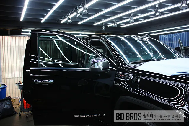 GMC Sierraのカーフィルム施工事例|熱遮断効果と費用目安 施工写真 2-2