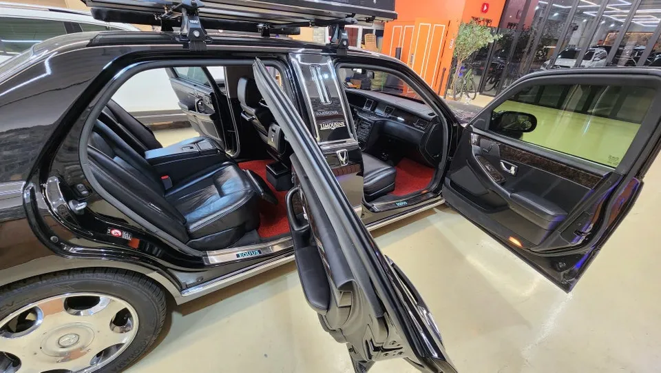 Hyundai Equus interior customization installation result