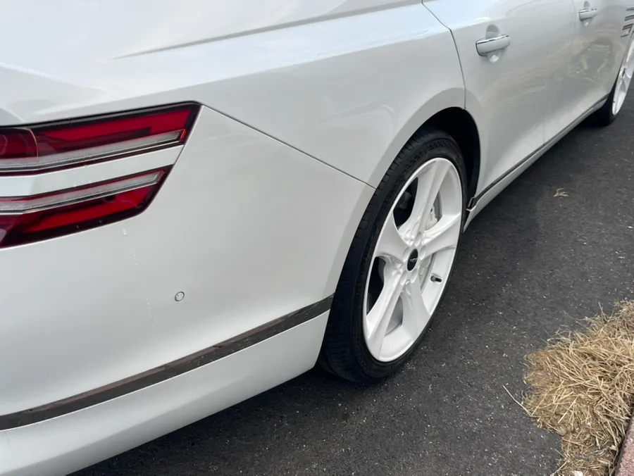 Genesis G80のホイールリペア・塗装事例 施工写真 1-2