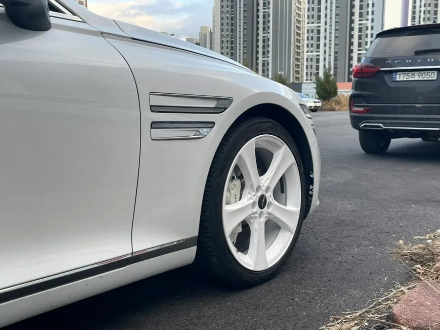 Genesis G80のホイールリペア・塗装事例 施工写真 4-2