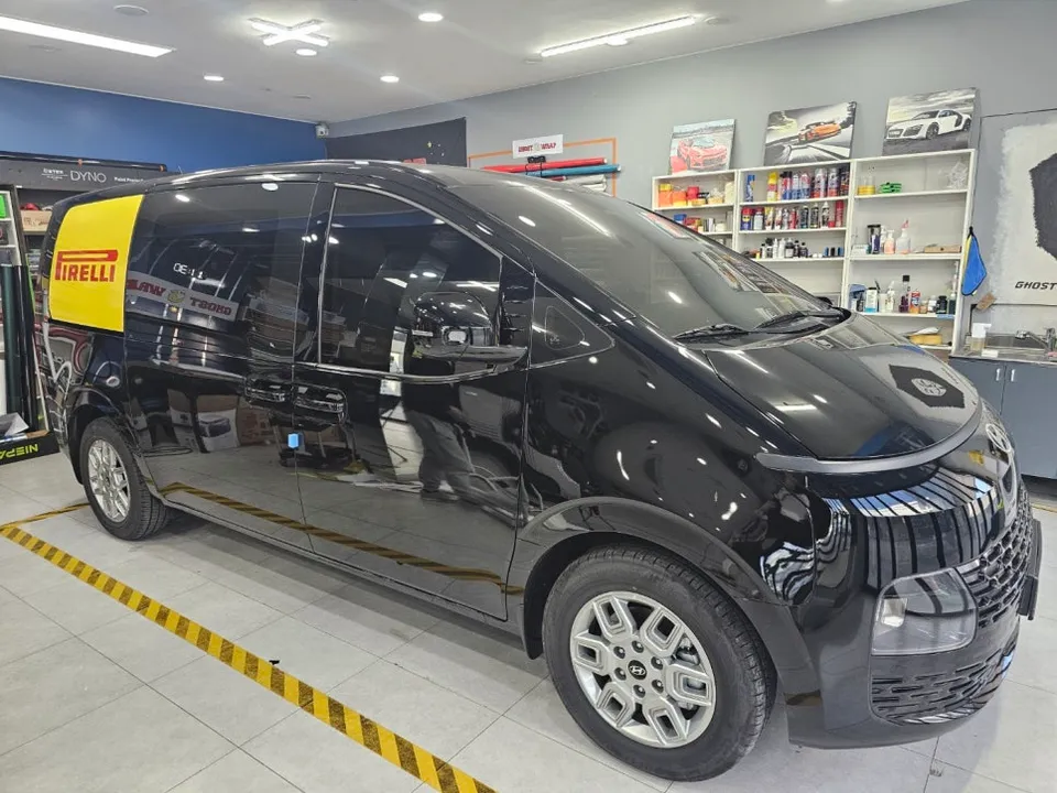 Hyundai Stariaのカーラッピング事例｜費用目安・仕上がり 施工写真 3-3