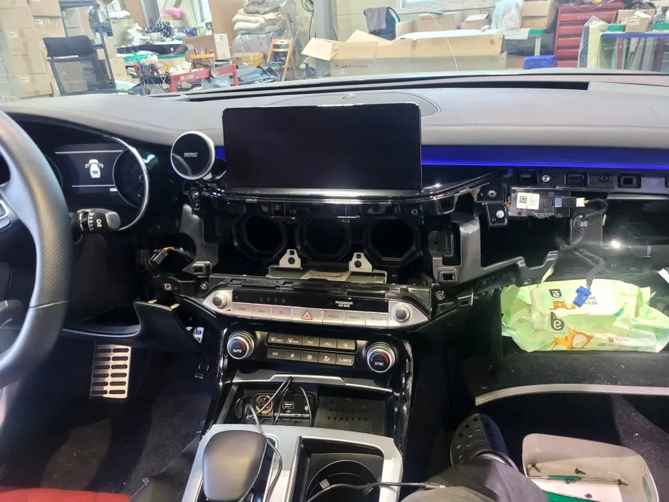 Kia Stinger Meister ambient lighting - Kia Stinger Meister Ambient Lighting Review — Enhanced Interior photo 3