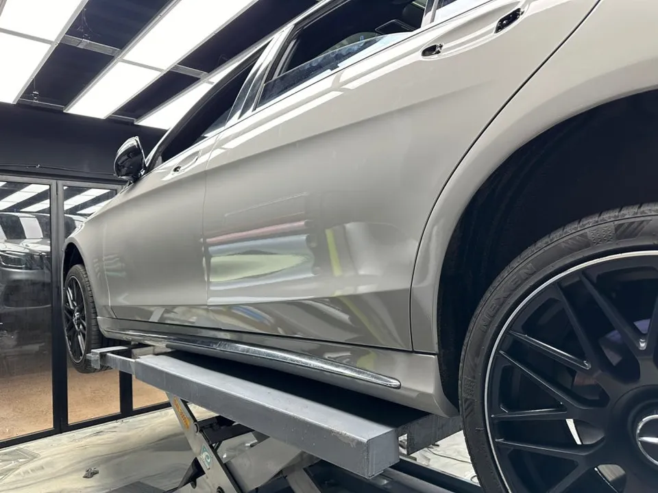 Mercedes-Benz S-Class W222のカーラッピング事例|費用目安・仕上がり 施工写真 2-3