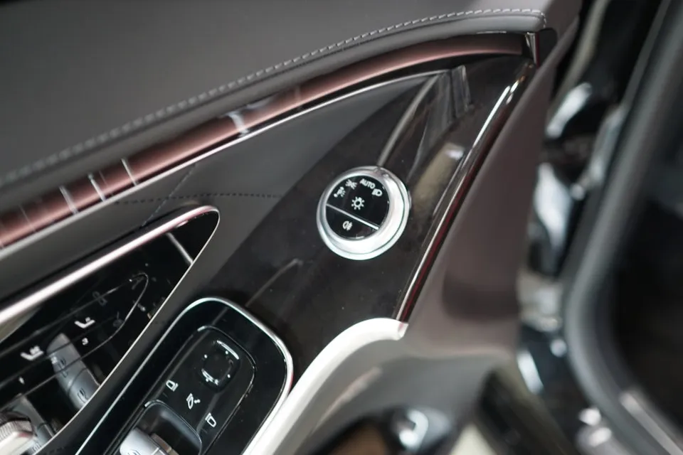 Mercedes-Benz S-Class W223 interior customization - Mercedes-Benz S-Class W223 Piano Black Trim Upgrade Review photo 4