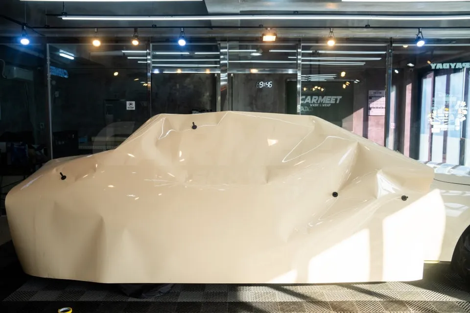 メルセデス・ベンツ Eクラスのカーラッピング事例|費用目安・仕上がり 施工写真 2-3
