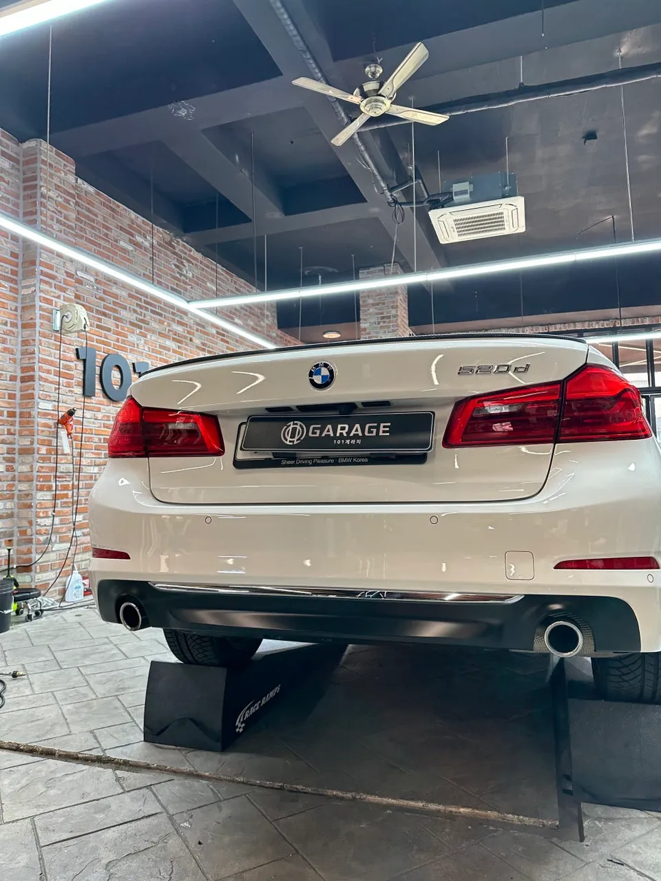 BMW 5 SeriesのPPF施工事例|費用目安・仕上がり 施工写真 1-3
