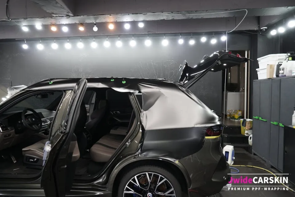 BMW X5M F95 vinyl wrap - BMW X5M F95 Vinyl Wrap Review: Satin Black Transformation photo 4