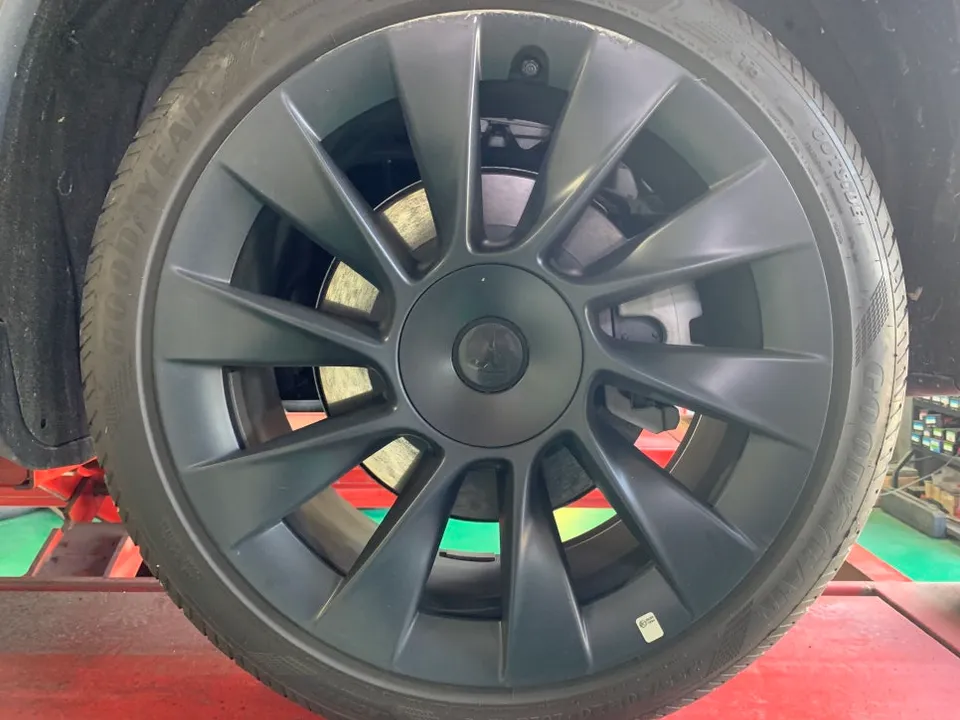 Tesla Model Yのホイールリペア・塗装事例 施工写真 2-2
