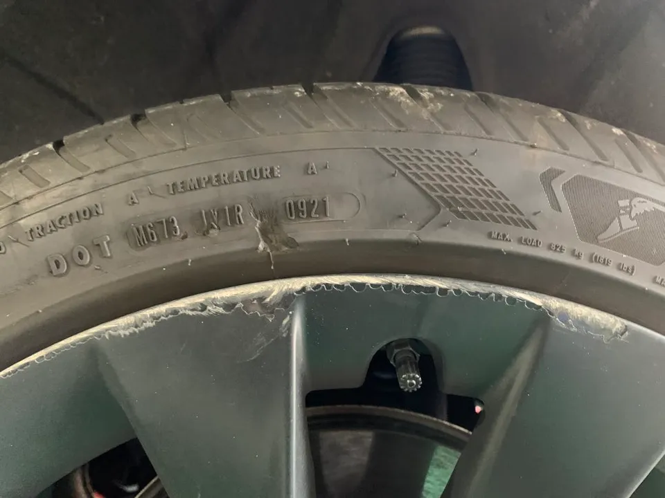 Tesla Model Yのホイールリペア・塗装事例 施工写真 3-2