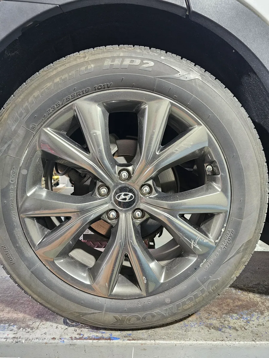 Hyundai Santa Fe DM wheel repair - Hyundai Santa Fe DM Wheel Repair & Painting Review photo 3