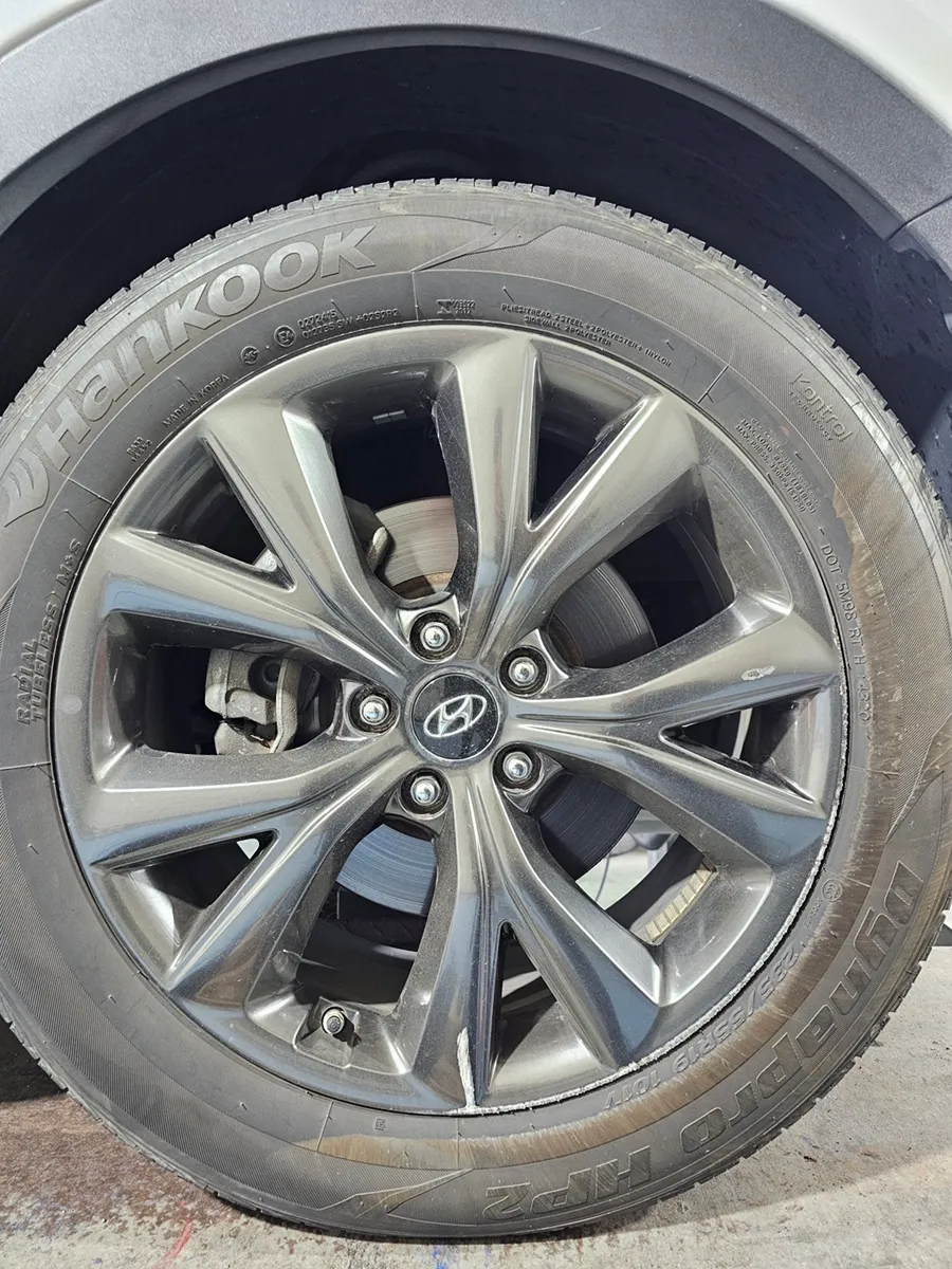 Hyundai Santa Fe DM wheel repair - Hyundai Santa Fe DM Wheel Repair & Painting Review photo 4