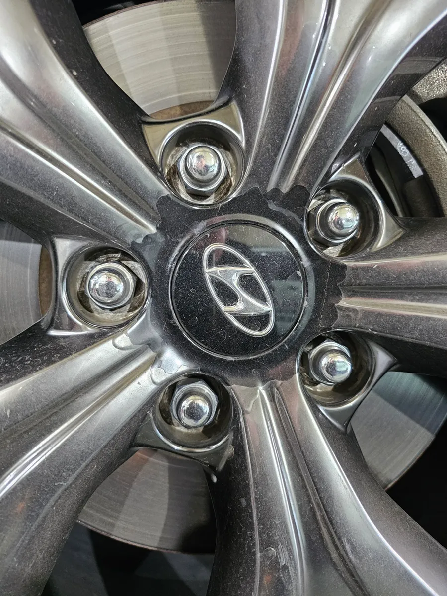 Hyundai Santa Fe DMのホイールリペア・塗装事例 施工写真 1-2