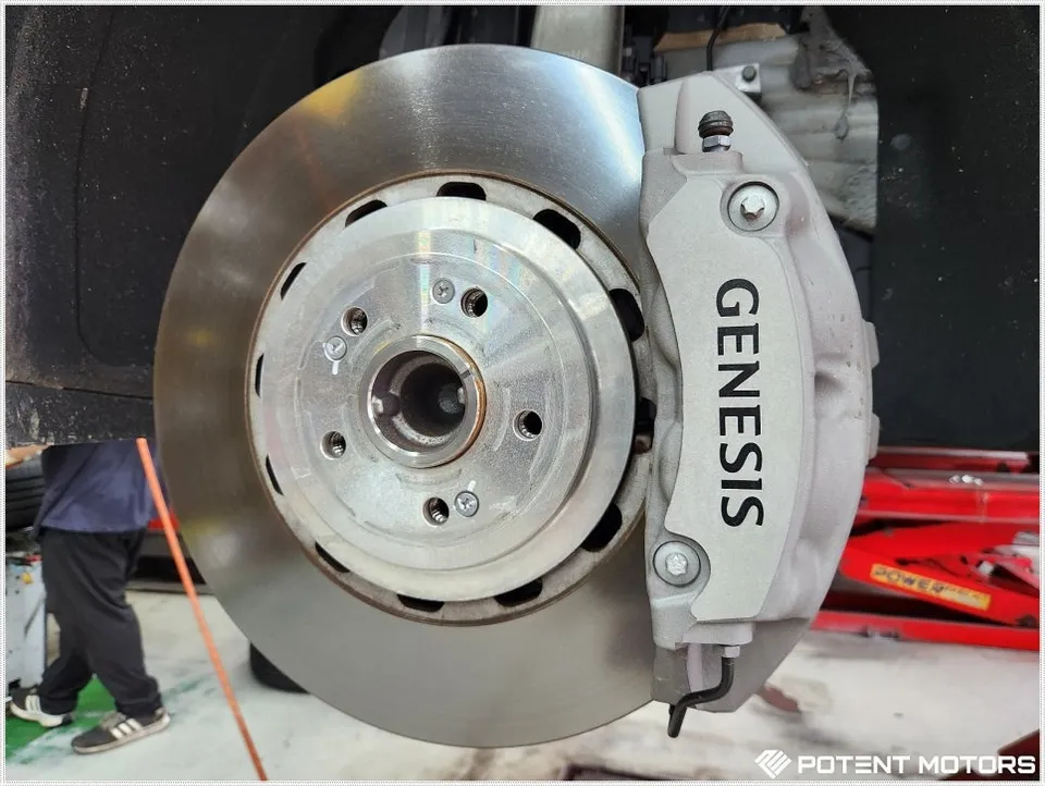 Genesis G80 Wheel Repair & Painting Review — Vivid Green Accents