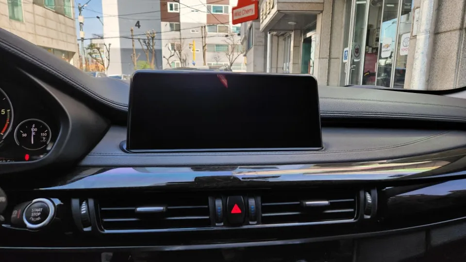 BMW X6 F16のAndroid Auto・CarPlay取付事例 施工写真 1-1