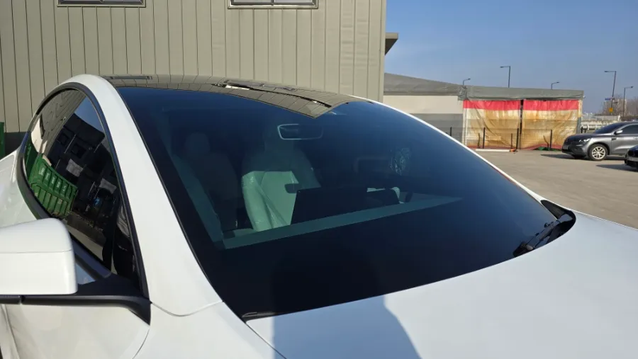 Tesla Model 3のカーフィルム施工事例|費用目安・仕上がり 施工写真 1-3