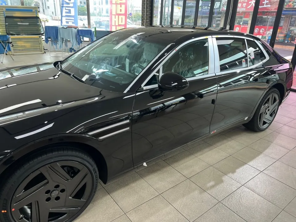 Genesis G90 カーフィルム施工事例|断熱・スモーク効果 施工写真 2-1