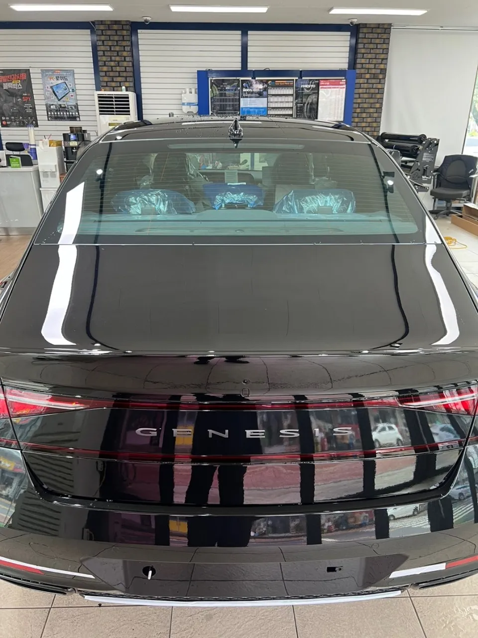 Genesis G90 カーフィルム施工事例|断熱・スモーク効果 施工写真 1-2