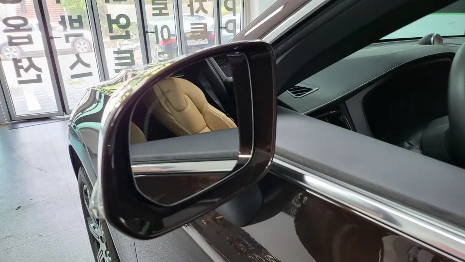 Volvo XC60 ambient lighting - Volvo XC60 Ambient Lighting Review — Cost & Results photo 4