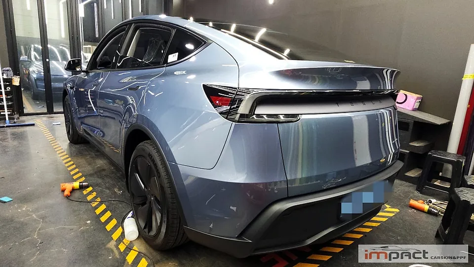 Tesla Model Y PPF施工事例｜グレイシャーブルーの輝き 施工写真 5