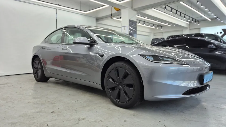 Tesla Model Yのホイールリペア・塗装事例 施工写真 1-2