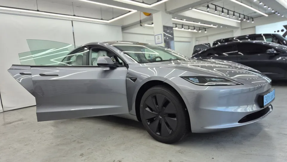 Tesla Model Yのホイールリペア・塗装事例 施工写真 4-2