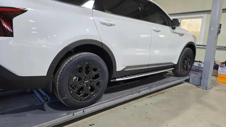 Kia Sorento MQ4 body kit - Kia Sorento MQ4 Side Steps Review — Enhanced Accessibility photo 4