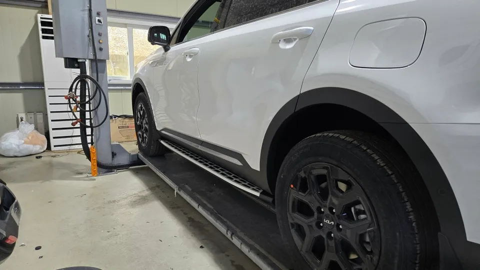 Kia Sorento MQ4 body kit - Kia Sorento MQ4 Side Steps Review — Enhanced Accessibility photo 6