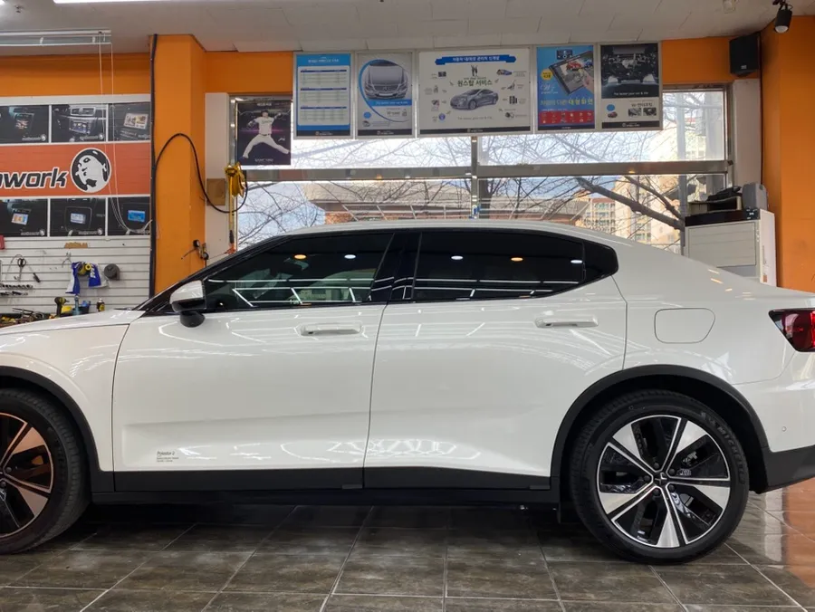 Polestar 2 PPF施工事例｜傷防止と美観維持 施工写真 1-2